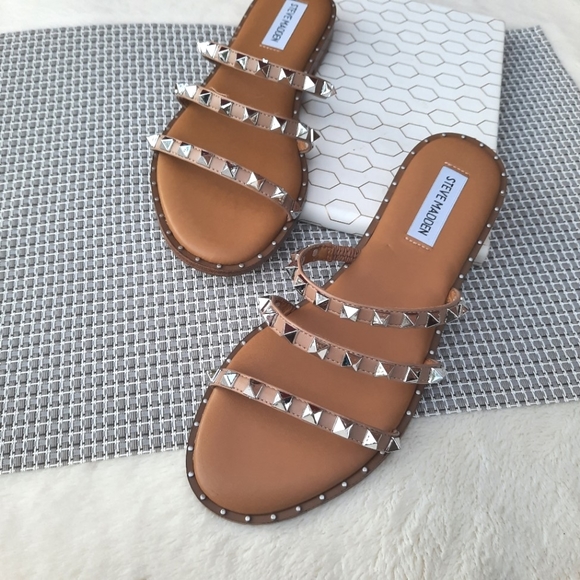 Steve Madden Lodell Rock Stud Flat Sandals Taupe Silver 8 NEW Blogger Fave - Picture 1 of 14